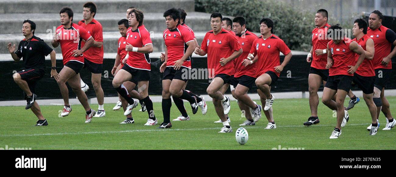 Japan rugby team players run during a training session under the rain at stadium Michel Bendichou in Colomiers, southwestern France, September 17, 2007. Japan plays in Pool B with Australia, Wales, Fiji and Canada in the Rugby World Cup 2007 REUTERS/Jean-Philippe Arles (FRANCE) Stock Photo