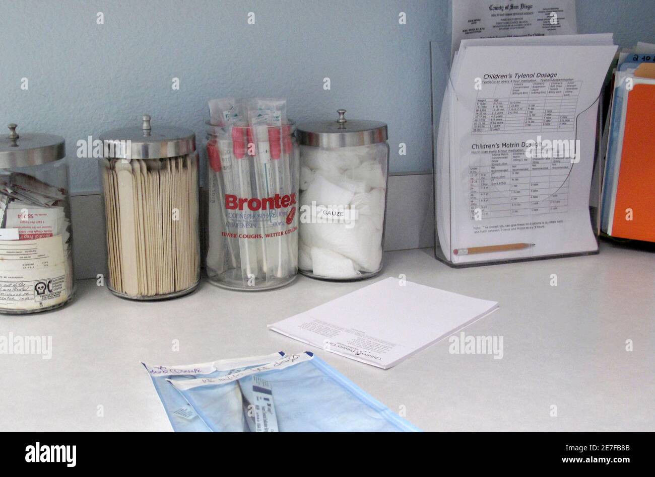 Medical supplies in a paediatrician's office is shown in Encinitas, California July 30, 2009 as the United States government debates health care reform.   REUTERS/Mike Blake (UNITED STATES HEALTH) Stock Photo