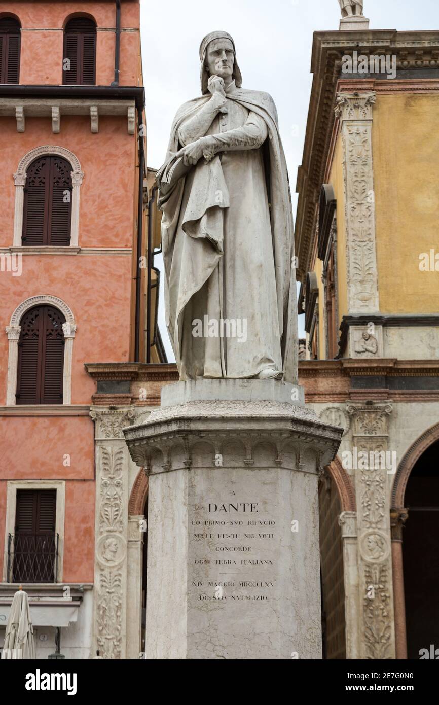 Dante Alighieri Statue at Piazza dei Signori in Verona Stock Photo Alamy