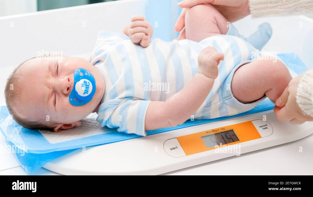https://c8.alamy.com/comp/2E7GMCK/closeup-of-1-months-old-newborn-baby-boy-lying-on-digital-scales-or-weighs-concept-of-babies-and-newborn-hygiene-and-healthcare-caring-parents-with-2E7GMCK.jpg