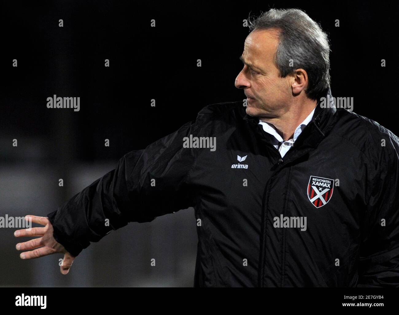 Neuchatel Xamax's trainer Pierre-Andre Schuermann gives instructions to his  players during their Swiss Super League soccer match against AC Bellinzona  in Bellinzona March 13, 2010. REUTERS/Fiorenzo Maffi (SWITZERLAND - Tags:  SPORT SOCCER