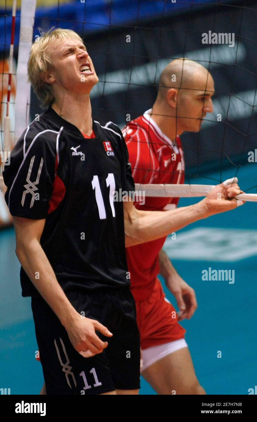 Canada's Steve Brinkman (11) reacts to Mexico's Ivan Contreras' spike during their 2008 NORCECA Men's Continental Olympic Qualification Championship Volleyball match in Caguas, Puerto Rico January 8, 2008. REUTERS/Ana Martinez (PUERTO RICO) Stock Photo
