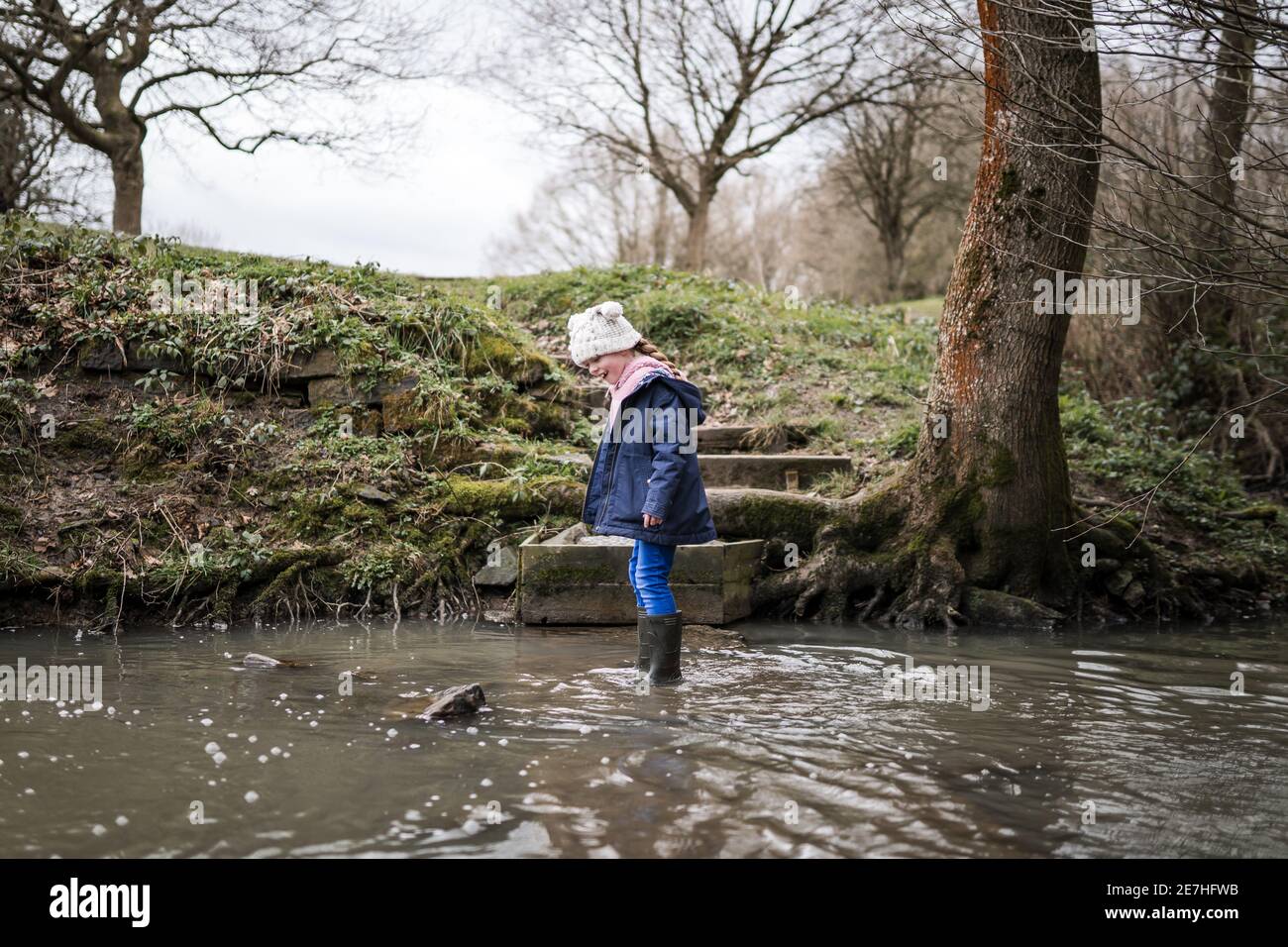 Little girl splashing hi-res stock photography and images - Alamy
