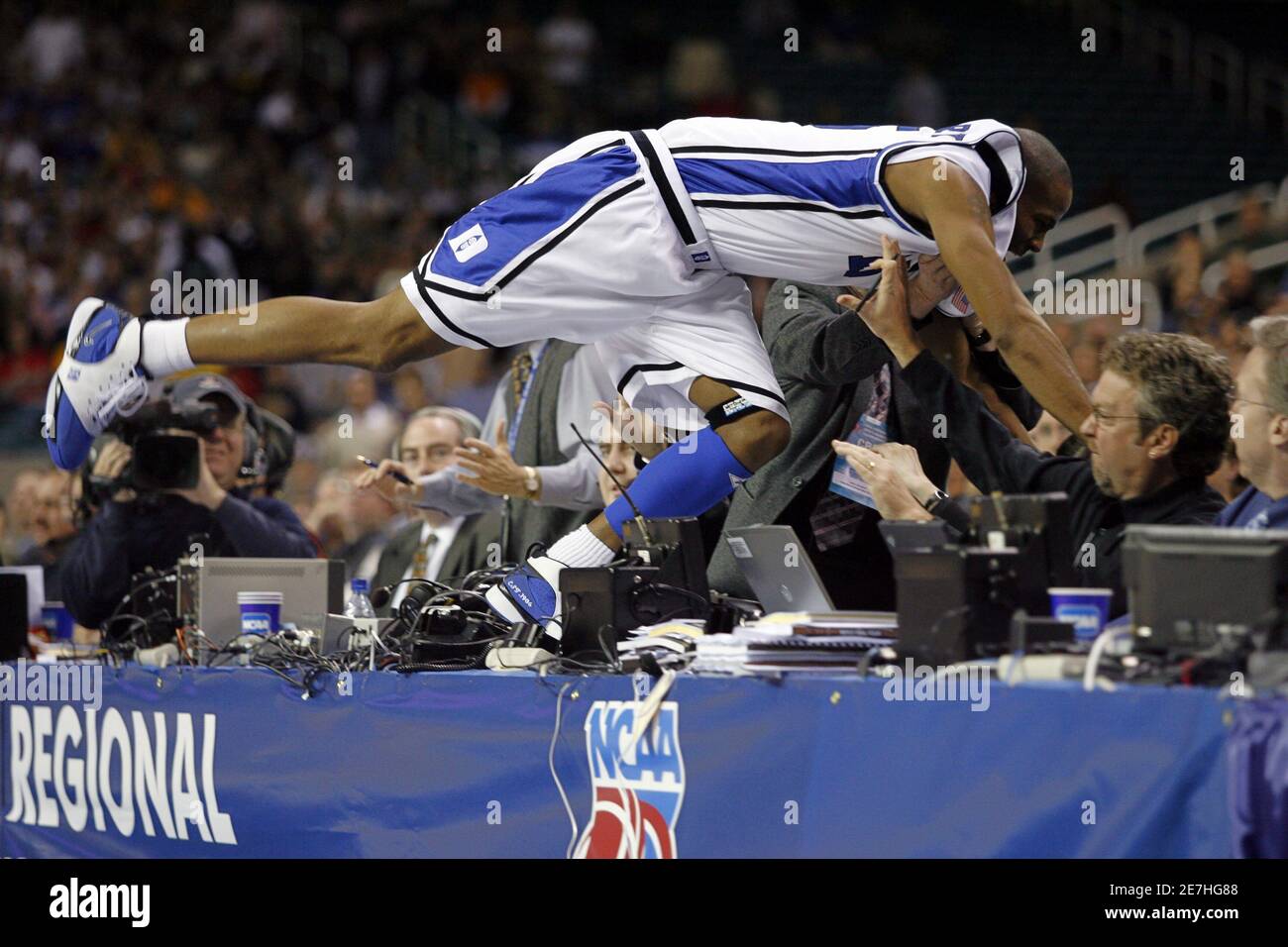 Scorers table basketball hi-res stock photography and images - Alamy