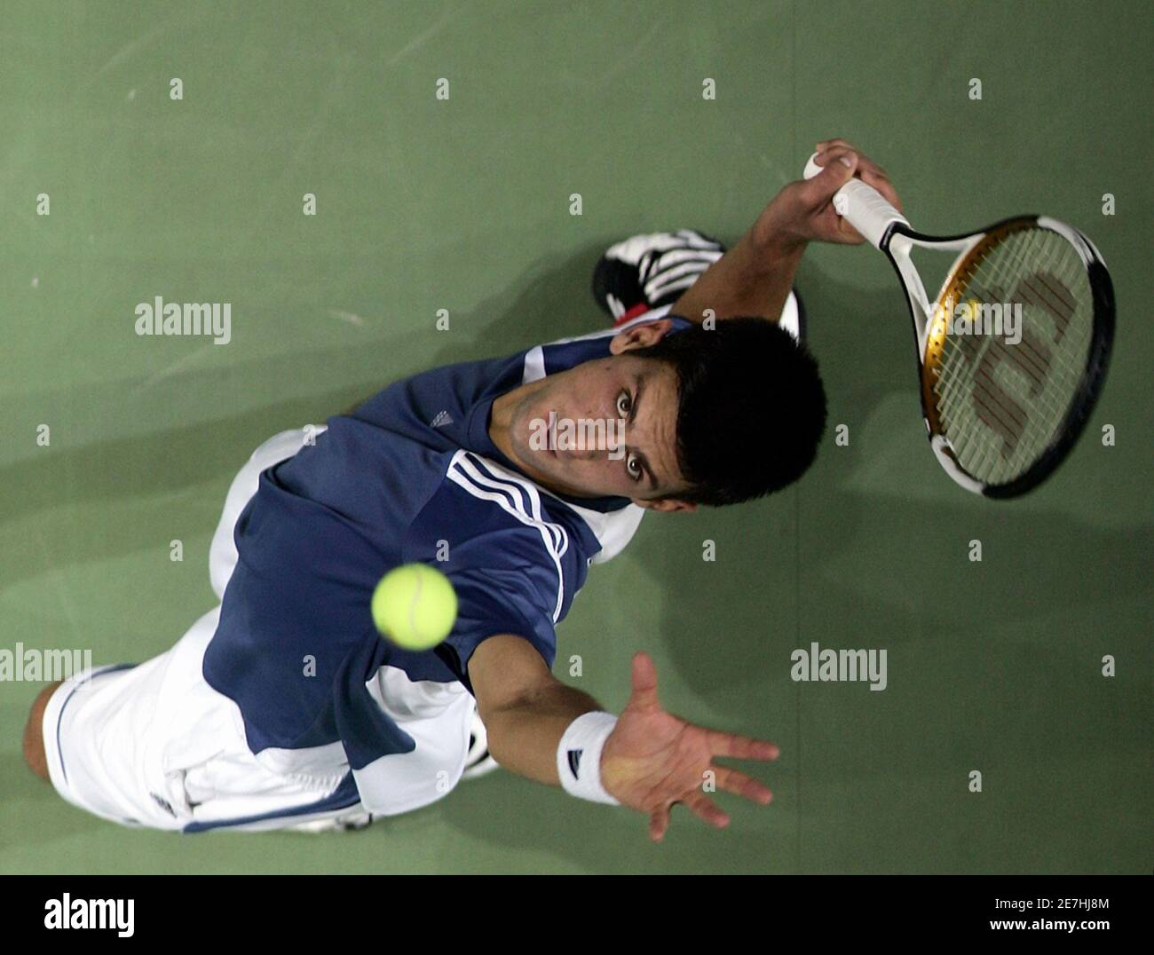 Serbia's Novak Djokovic serves to Switzerland's Roger Federer during their  Davis Cup world group playoff match at the Palexpo in Geneva September 24,  2006. REUTERS/Siggi Bucher (SWITZERLAND Stock Photo - Alamy