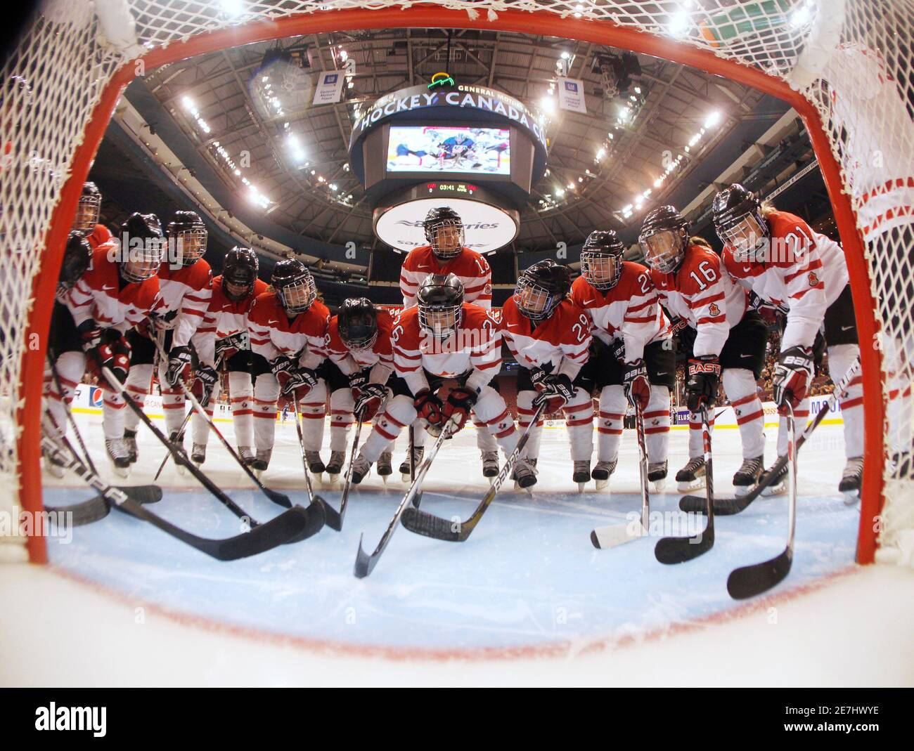 Womens ice hockey cup hires stock photography and images Alamy