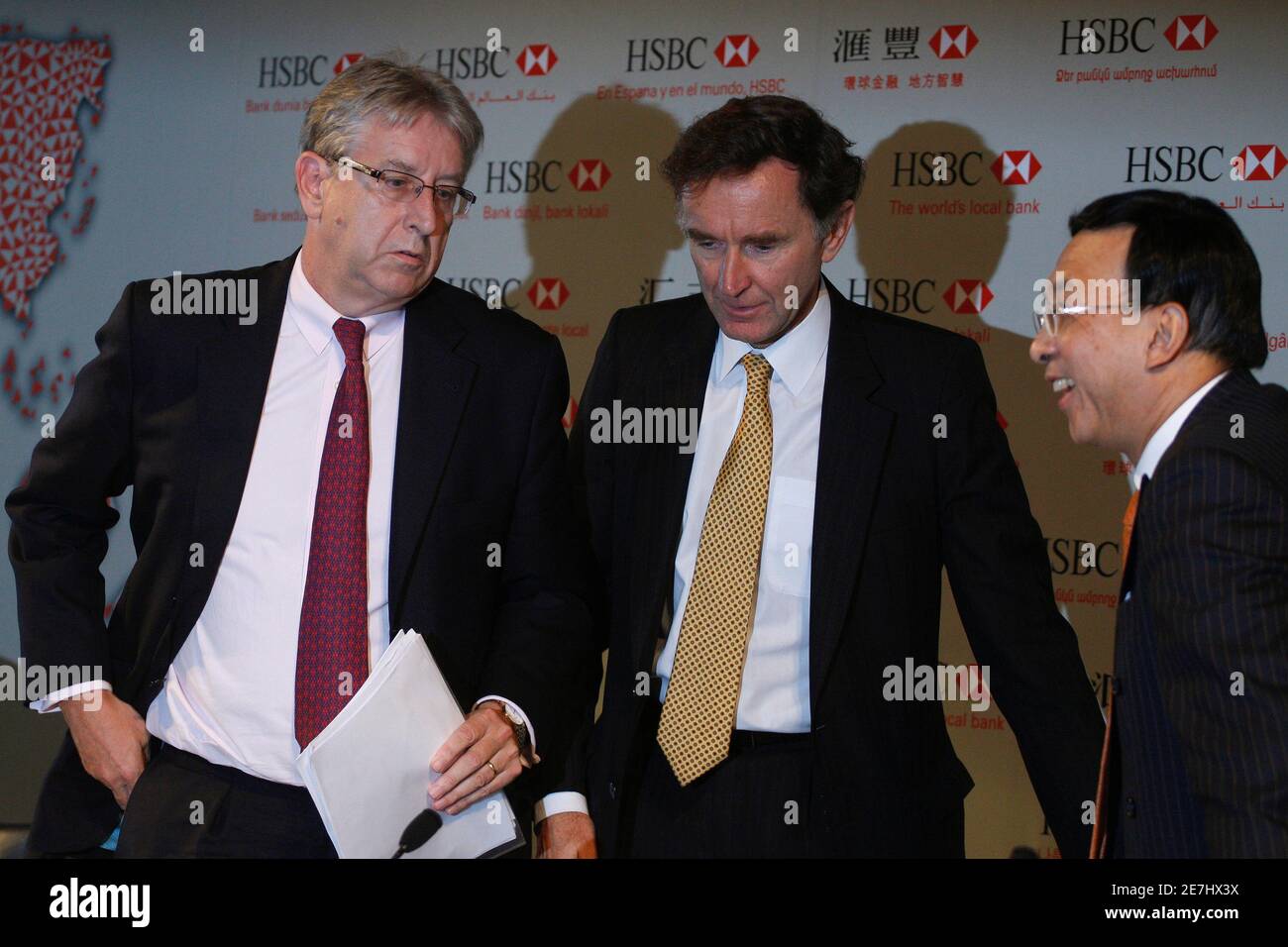Hsbc Holdings Chief Executive Michael Geoghegan L Group Chairman Stephen Green And Executive Director And Asia Pacific Chairman Vincent Cheng R Attend A News Conference In Hong Kong September 25 2009 Hsbc Holdings