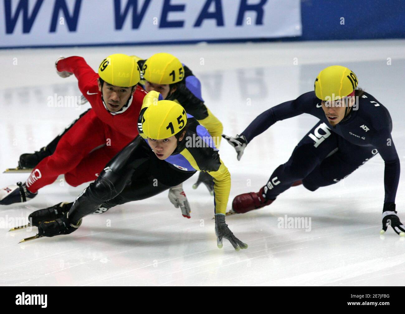 Apolo Anton Ohno R Of U S Li Jiajun Of China In Red Ahn Hyun Soo Front And Lee Ho Suk Of South Korea Compete In The Men S 1 000m Final Of The Second Meet Of
