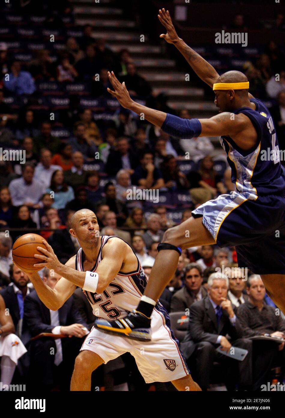 New Jersey Nets guard Jason Kidd (L) looks to pass past leaping Memphis  Grizzlies center Stromile Swift in the fourth quarter of their NBA  basketball game in East Rutherford, New Jersey, November