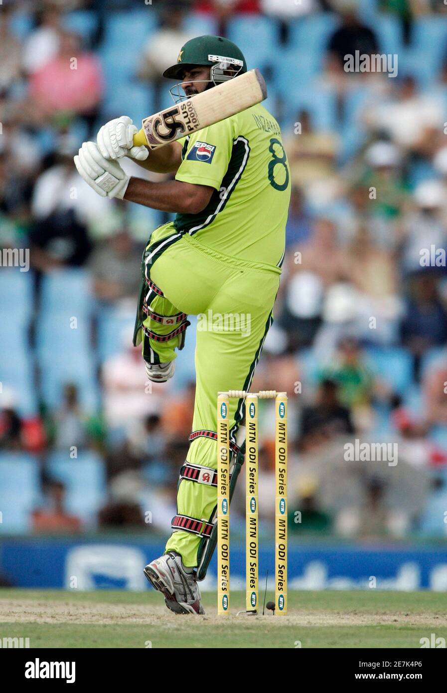 Pakistan's cricket player Inzamam-ul-Haq plays a shot during the first one  day international cricket match against South Africa in Pretoria, February  4, 2007. REUTERS/Siphiwe Sibeko (SOUTH AFRICA Stock Photo - Alamy