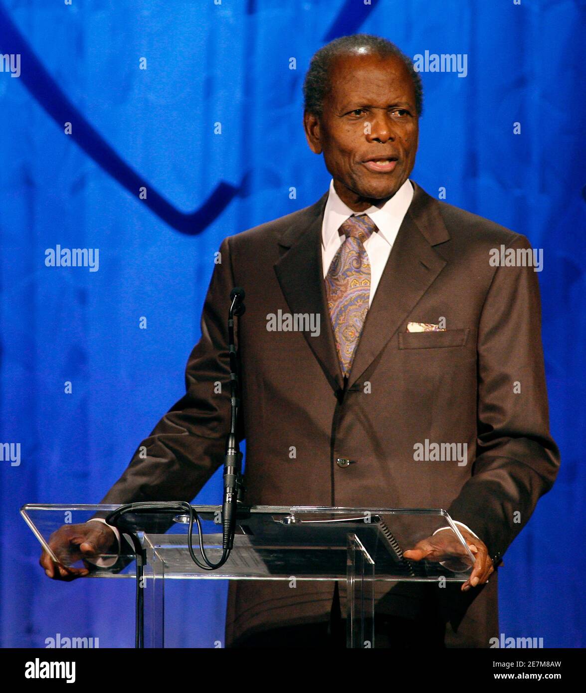 Actor Sidney Poitier speaks during a tribute honoring Motown founder Berry Gordy at the Cedars-Sinai Medical Center Heart Foundation in Beverly Hills June 7, 2008. REUTERS/Gus Ruelas (UNITED STATES) Stock Photo