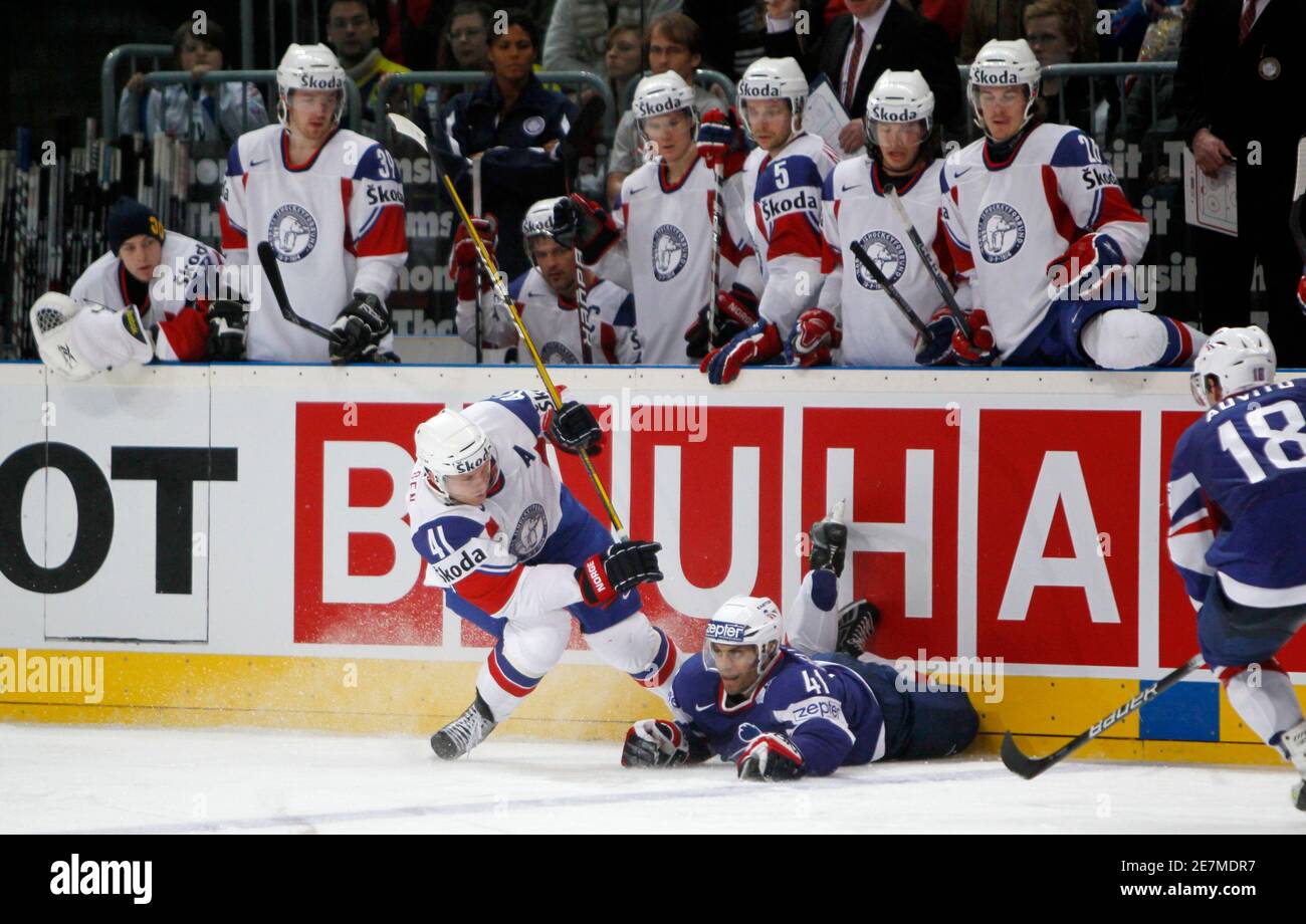 Norway Players Watch Patrick Thoresen Challenging France S Pierre Edouard Bellemare During Their Ice Hockey World Championships Match In Mannheim May 13 2010 Reuters Petr Josek Germany Tags Sport Ice Hockey Stock Photo Alamy