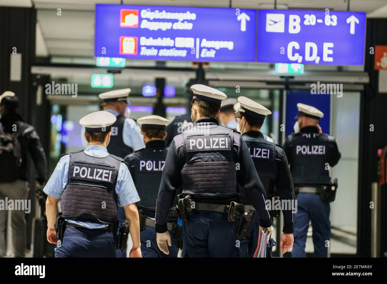 Police manchester airport hi-res stock photography and images - Alamy