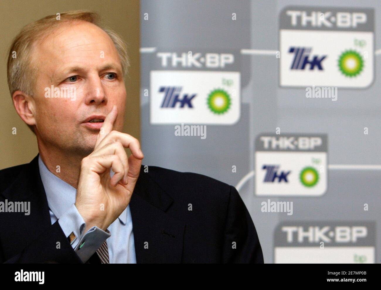 TNK-BP Chief Executive Robert Dudley speaks during a news conference in Moscow July 17, 2008. Dudley said a shareholder dispute would 'tear the company apart' after a group of employees filed a lawsuit against him in Thursday, accusing him of mismanaging Russia's No. 3 oil firm. REUTERS/Denis Sinyakov (RUSSIA) Stock Photo