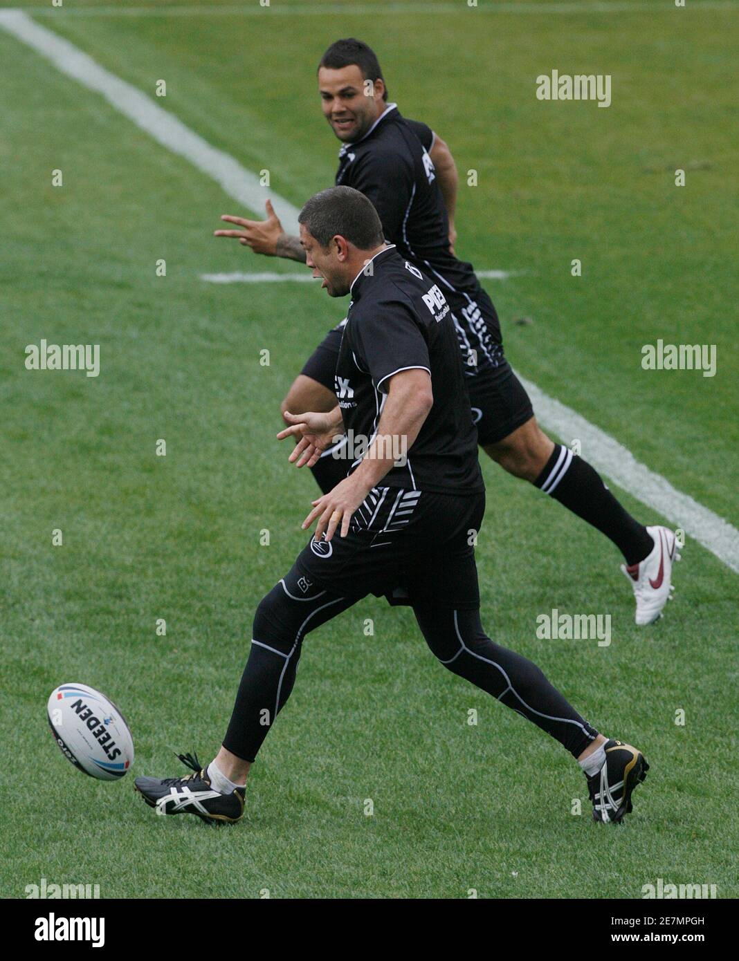 pics Nrl Ball Outline https www alamy com new zealand rugby league captain nathan cayless runs for the ball while his teammate evarn tuimavave looks on during a training session in sydney october 23 2008 new zealand will face australia on sunday in sydney for their opening match of the 2008 rugby league world cup reutersdaniel munoz australia image400597809 html