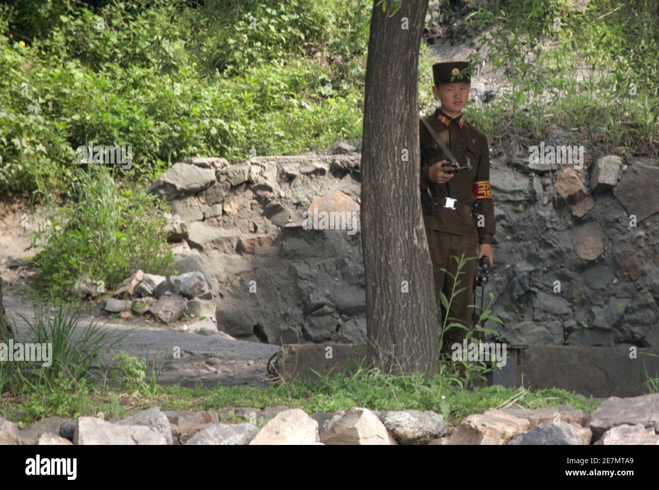 A North Korean soldier guards the bank of the Yalu River near the North Korean town of Sinuiju June 4, 2009.  North Korea put on trial on Thursday two U.S. journalists it says illegally entered the country with 'hostile intent' in a contentious case that comes as Pyongyang faces international anger for last week's nuclear test.  REUTERS/Jacky Chen (NORTH KOREA MILITARY POLITICS) Stock Photo
