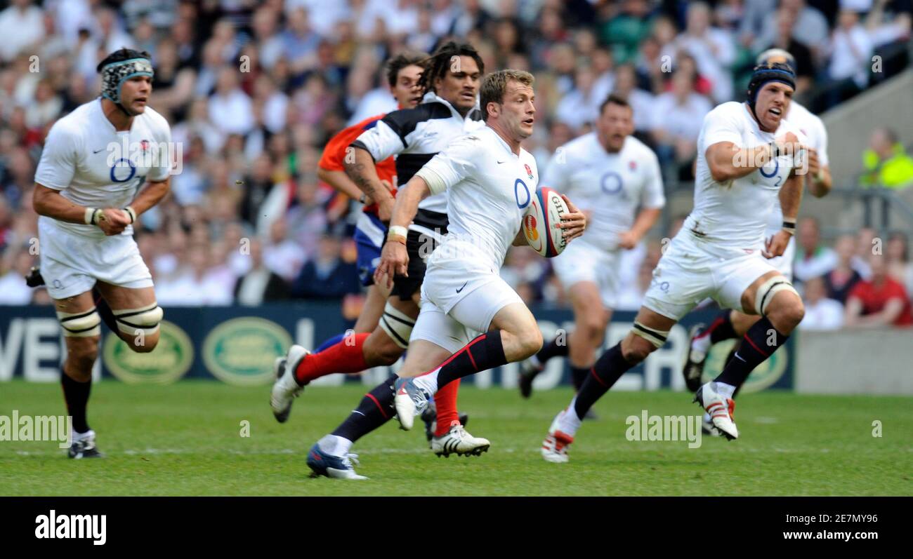 England's Mark Cueto, the man of the match, heads for the Barbarians line during their rugby union match at Twickenham Stadium in London May 30, 2010. REUTERS/Russell Cheyne (BRITAIN - Tags: SPORT RUGBY) Stock Photo