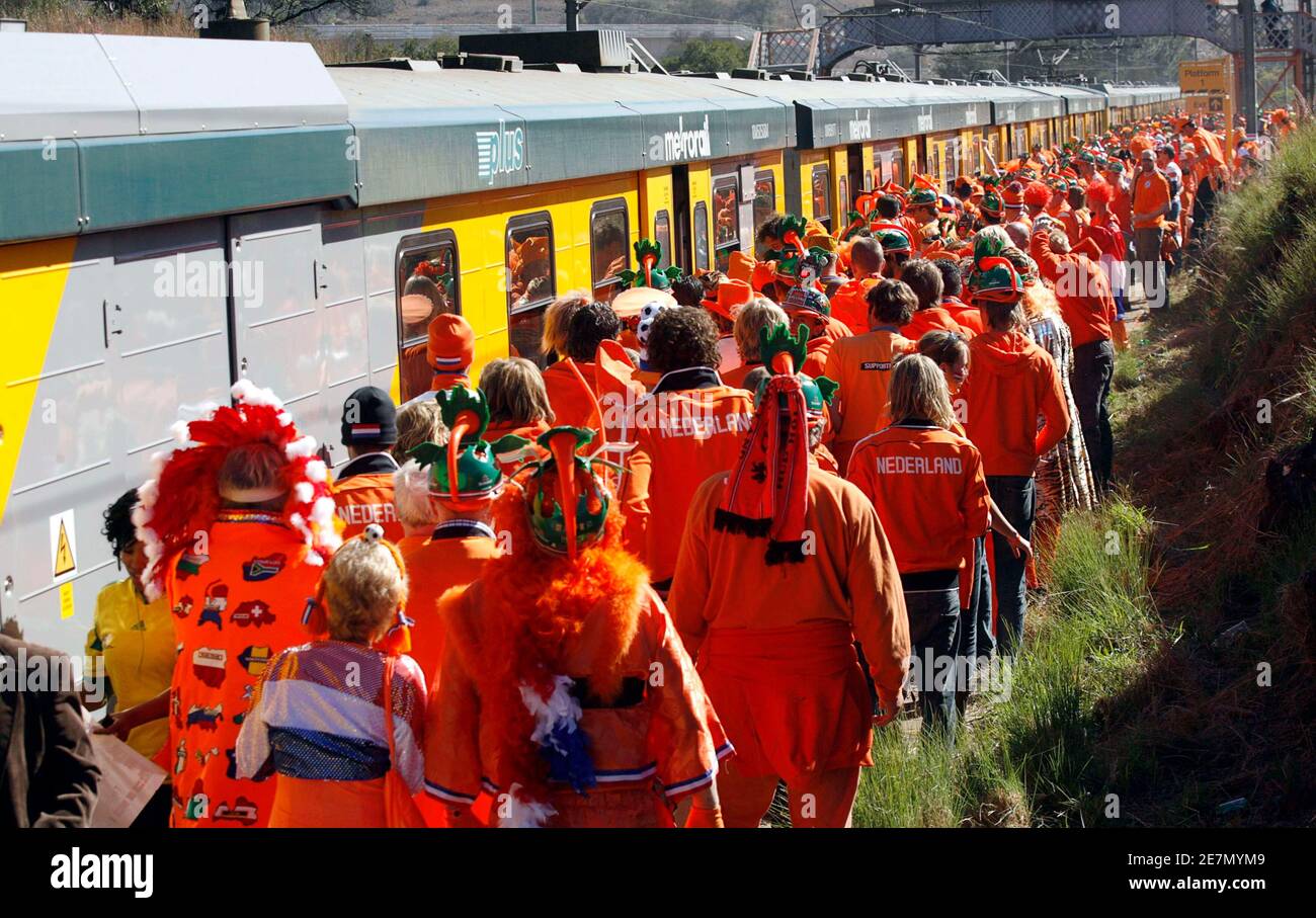 Dutch soccer fans board as a special train near their Fountain Valley Resort campsite in Pretoria, June 14, 2010, as they travel to the Soccer City for their match against Denmark. REUTERS/Thomas Mukoya (SOUTH AFRICA - Tags: SPORT SOCCER WORLD CUP) Stock Photo