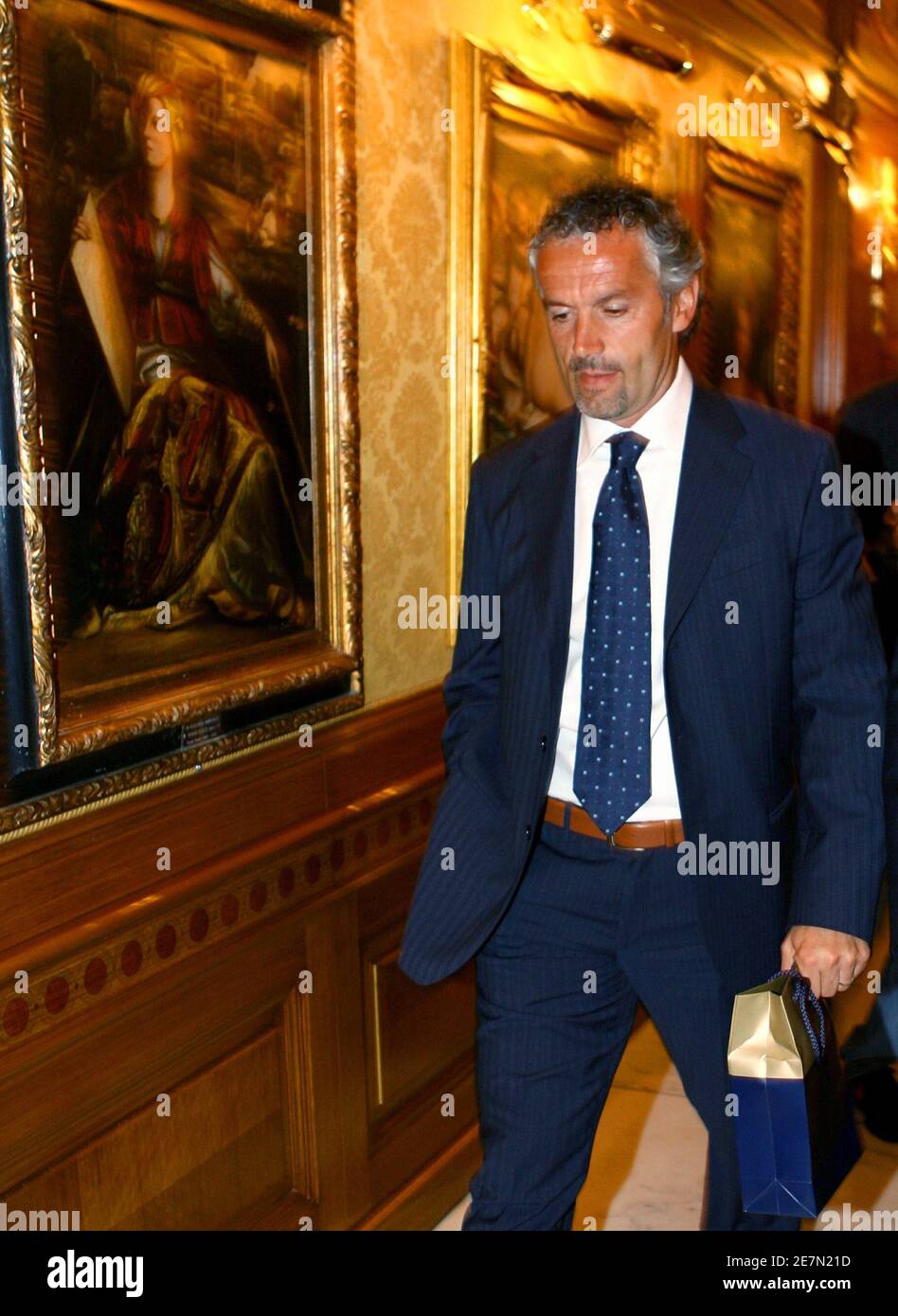 Italy's new national soccer team coach Roberto Donadoni leaves a news conference in Rome July 18, 2006.     REUTERS/Giampiero Sposito (ITALY) Stock Photo