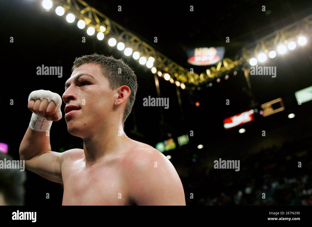 Lightweight boxer Jorge Paez Jr. celebrates his victory over Derrick Campos after a four-round bout at the MGM Grand Garden Arena in Las Vegas, Nevada September 16, 2006. REUTERS/Steve Marcus (UNITED STATES) Stock Photo