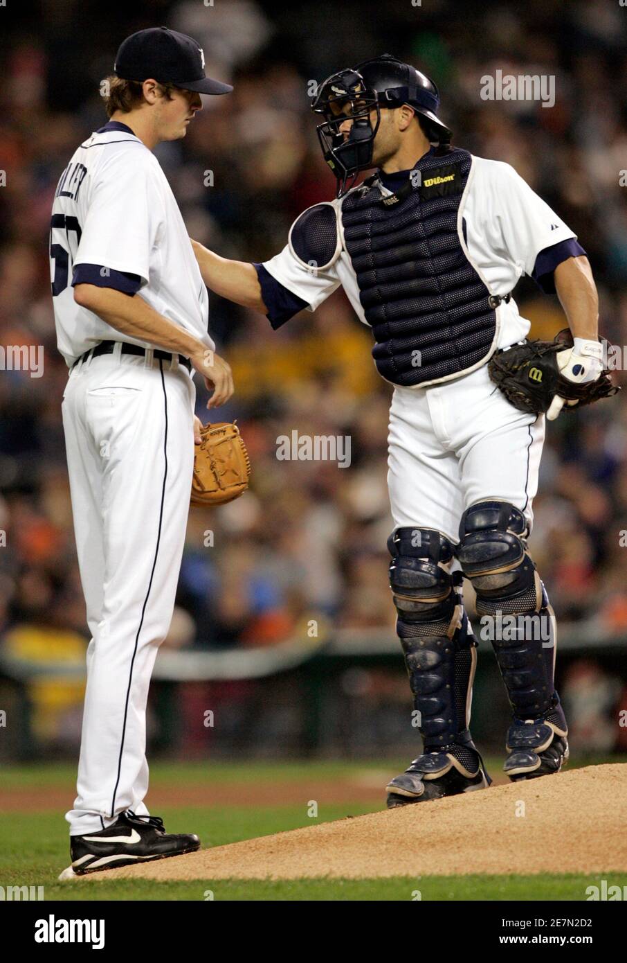 Detroit Tigers catcher Ivan Rodriguez (R) talks with relief pitcher Andrew Miller on the pitching mound during the first inning of their MLB American League Baseball game against the Kansas City Royals in Detroit, Michigan September 30, 2006.  REUTERS/Rebecca Cook  (UNITED STATES) Stock Photo