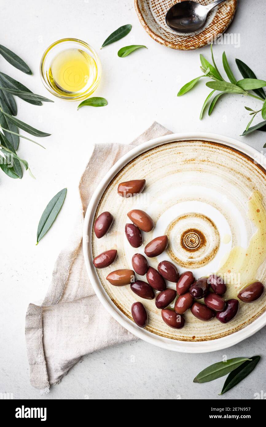Olives in a bowl top view isolated hi-res stock photography and images ...