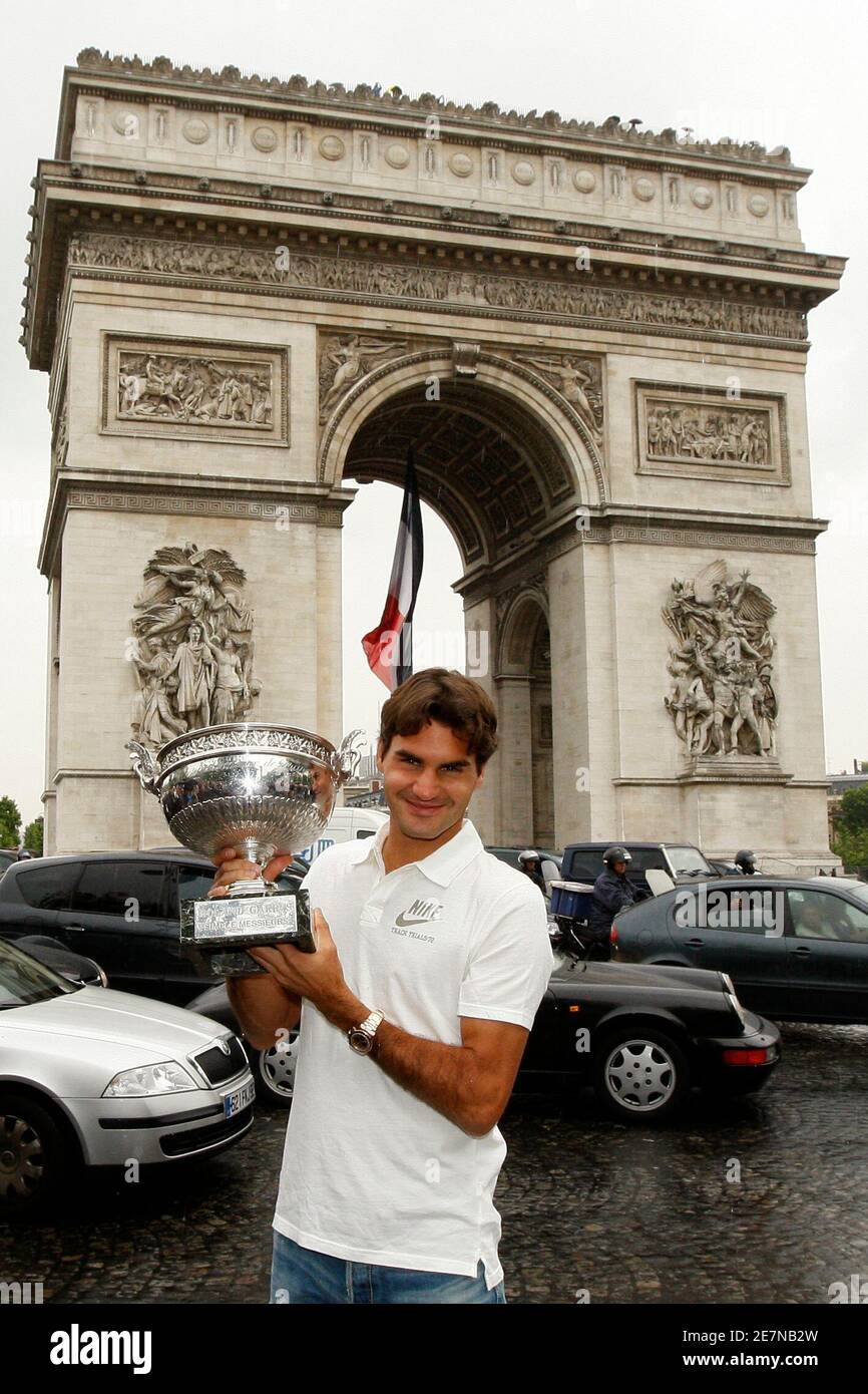 Roger Federer of Switzerland poses next to the Arc de Triomphe during a  photocall in Paris, June 8, 2009. Federer defeated Robin Soderling of  Sweden in their men's final at the French