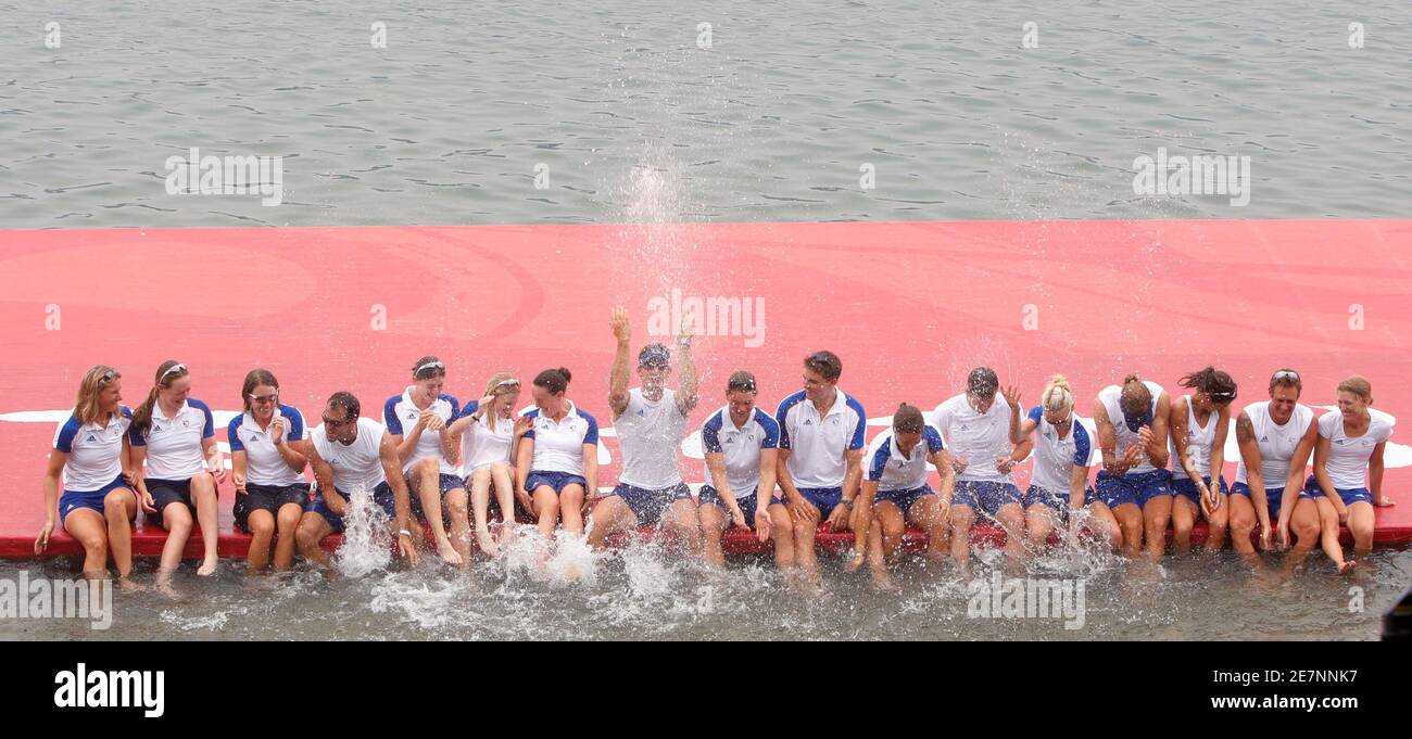 Members of the British rowing team splash water during a training session at Shunyi Olympic Rowing-Canoeing Park ahead of the Beijing 2008 Olympic Games August 7, 2008.     REUTERS/Alessandro Bianchi (CHINA) Stock Photo