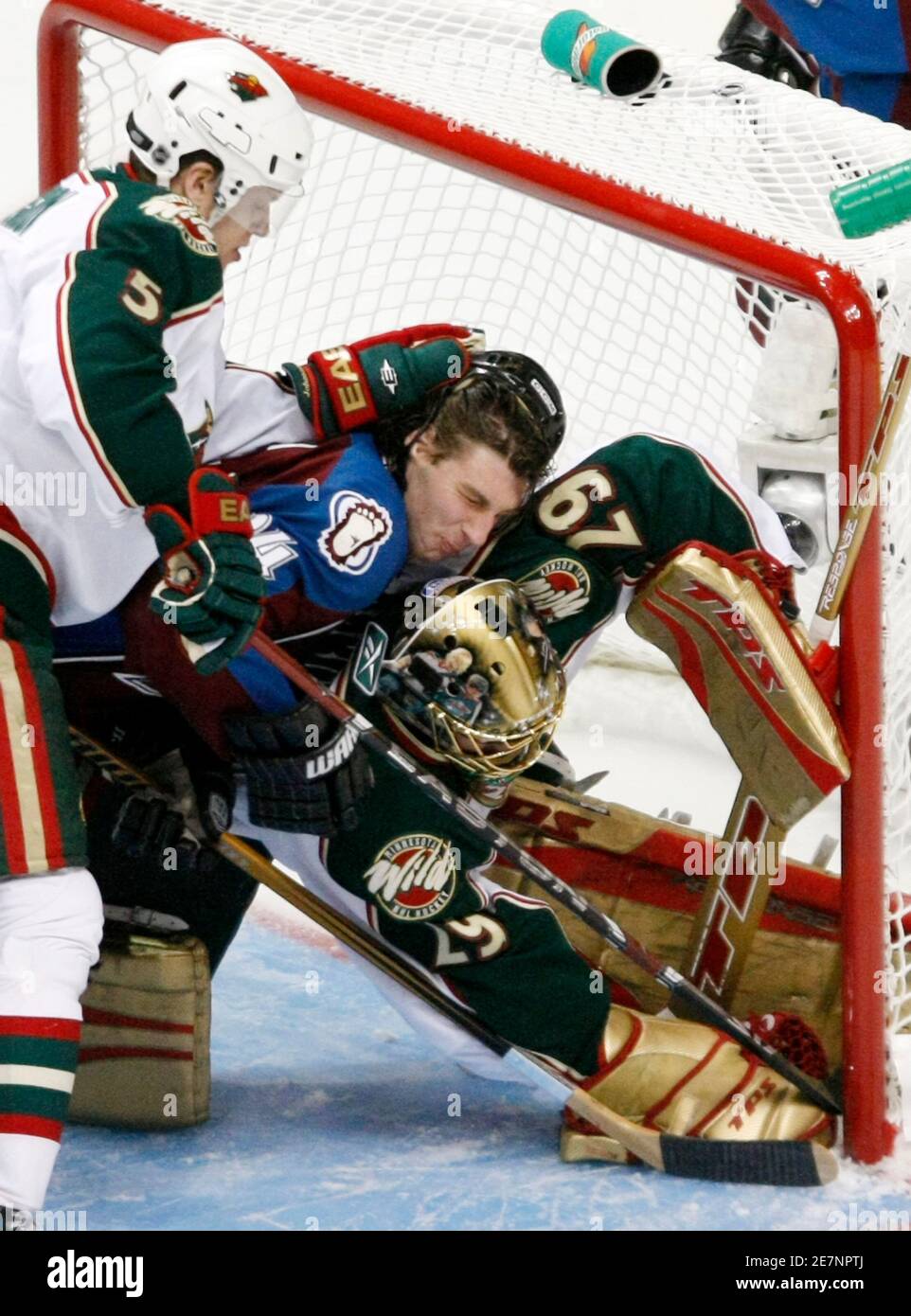 Colorado Avalanche Ryan Smyth (C) is sandwiched in the crease between Minnesota Wild Kim Johnsson (L) and goaltender Josh Harding during the third period in Game 4 of their NHL Western Conference quarter-final hockey game in Denver April 15, 2008. REUTERS/Rick Wilking (UNITED STATES) Stock Photo