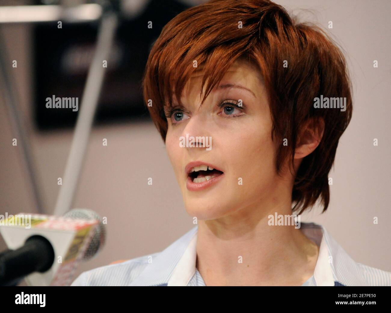 Veronica Siwik-Daniels speaks during a news conference after watching the telecast of Tiger Woods' news conference in Los Angeles, California, February 19, 2010. Siwik-Daniels, also known as Joslyn James, is a former porn star and alleged mistress of Tiger Woods. REUTERS/Gus Ruelas (UNITED STATES - Tags: SPORT GOLF IMAGES OF THE DAY) Stock Photo