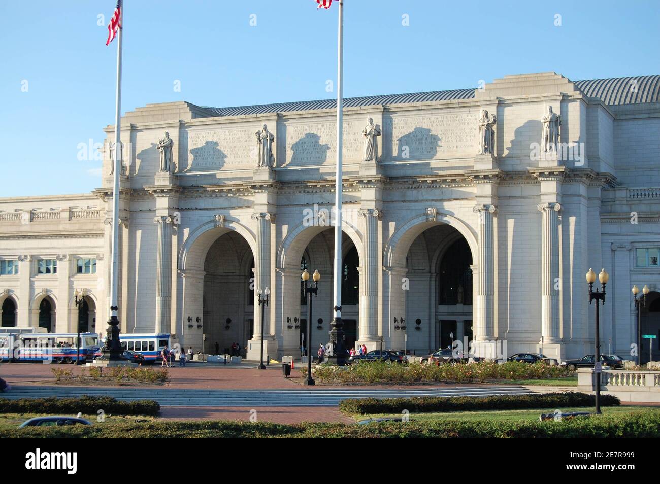 Union Station Washington DC statue statues arch arches bus busses light