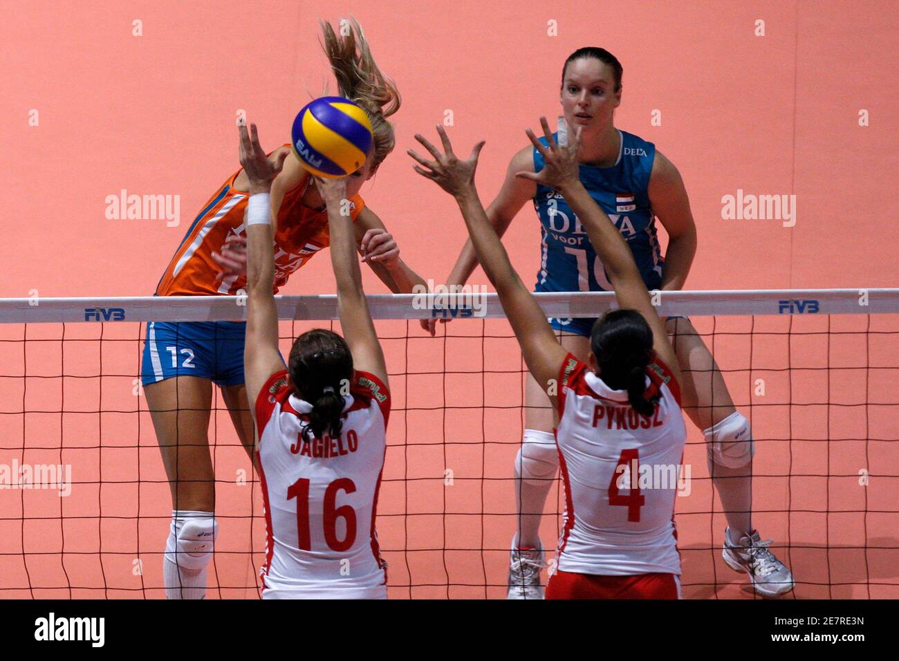 Netherlands' Manon Flier (top L) competes against Poland's Aleksandra Jagielo (16) and Dorota Pykosz (4) during the FIVB World Grand Prix women's volleyball tournament in Hong Kong August 14,2009.    REUTERS/Tyrone Siu    (CHINA POLITICS SPORT VOLLEYBALL) Stock Photo