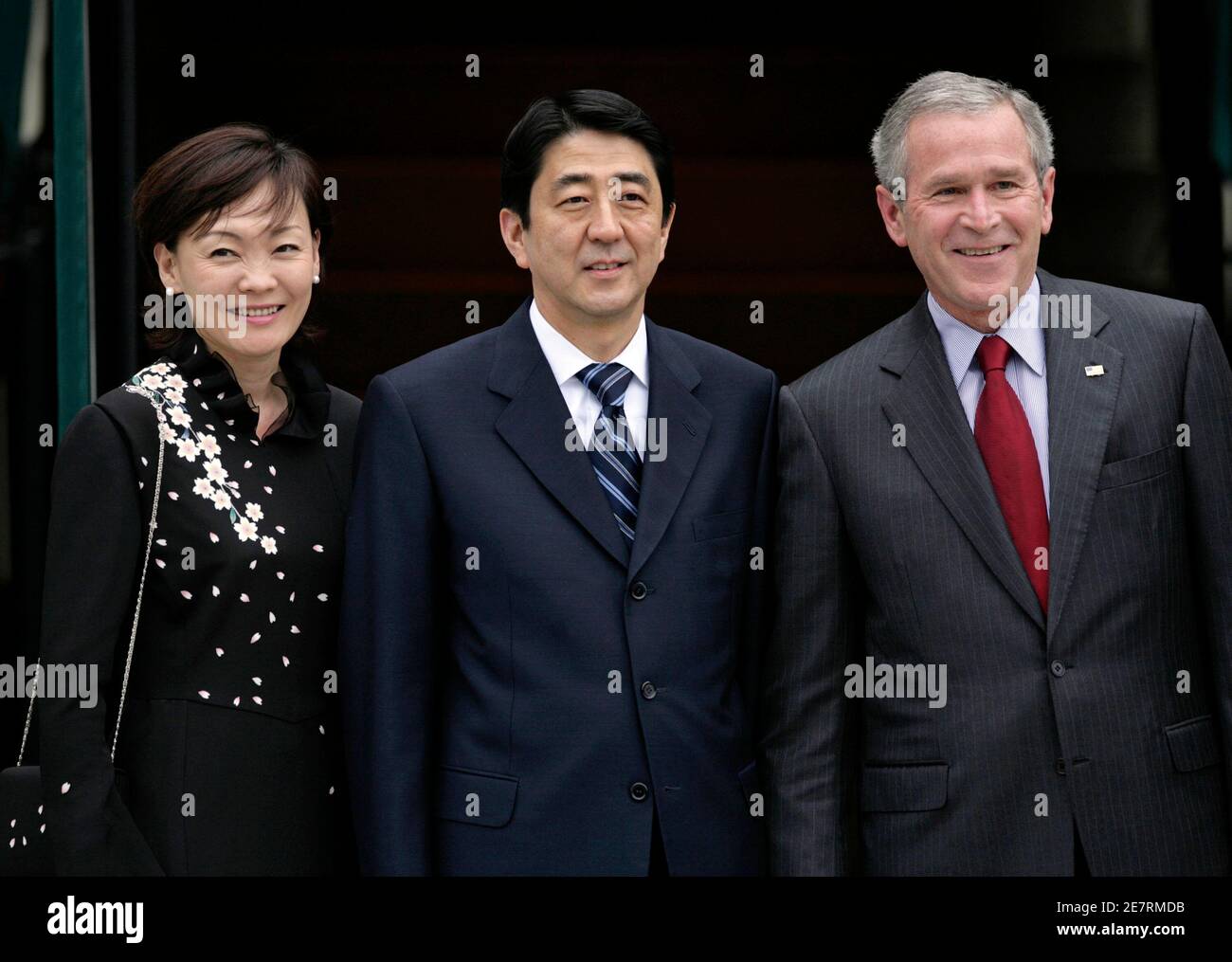 Japan's Prime Minister Shinzo Abe (C) and his wife Akie are welcomed by U.S. President George W. Bush (R) outside of the White House in Washington, April 26, 2007. REUTERS/Yuri Gripas (UNITED STATES) Stock Photo