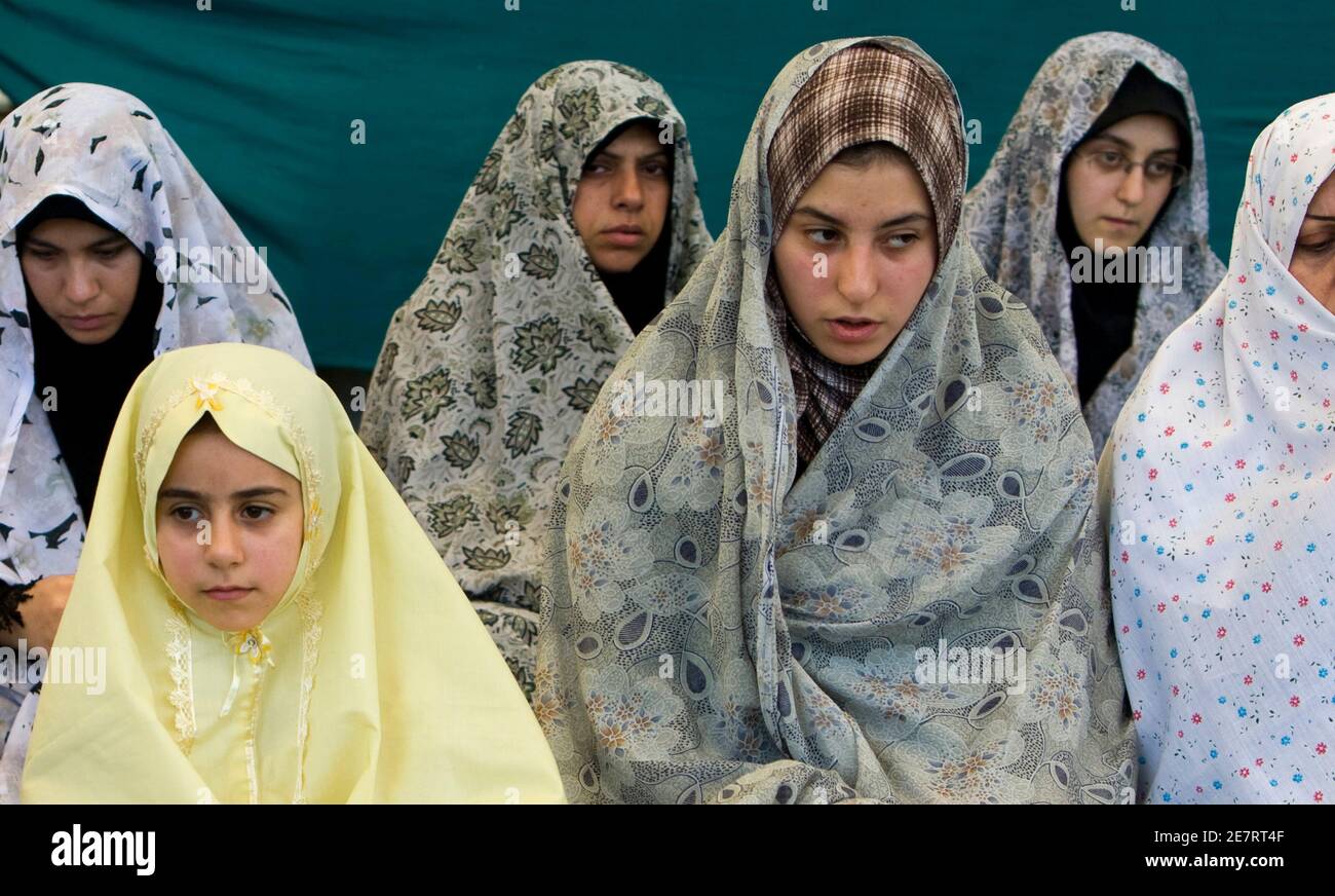 Iranian worshipers listen to a sermon during Friday prayers in Tehran July 18, 2007. REUTERS/Raheb Homavandi (IRAN) Stock Photo
