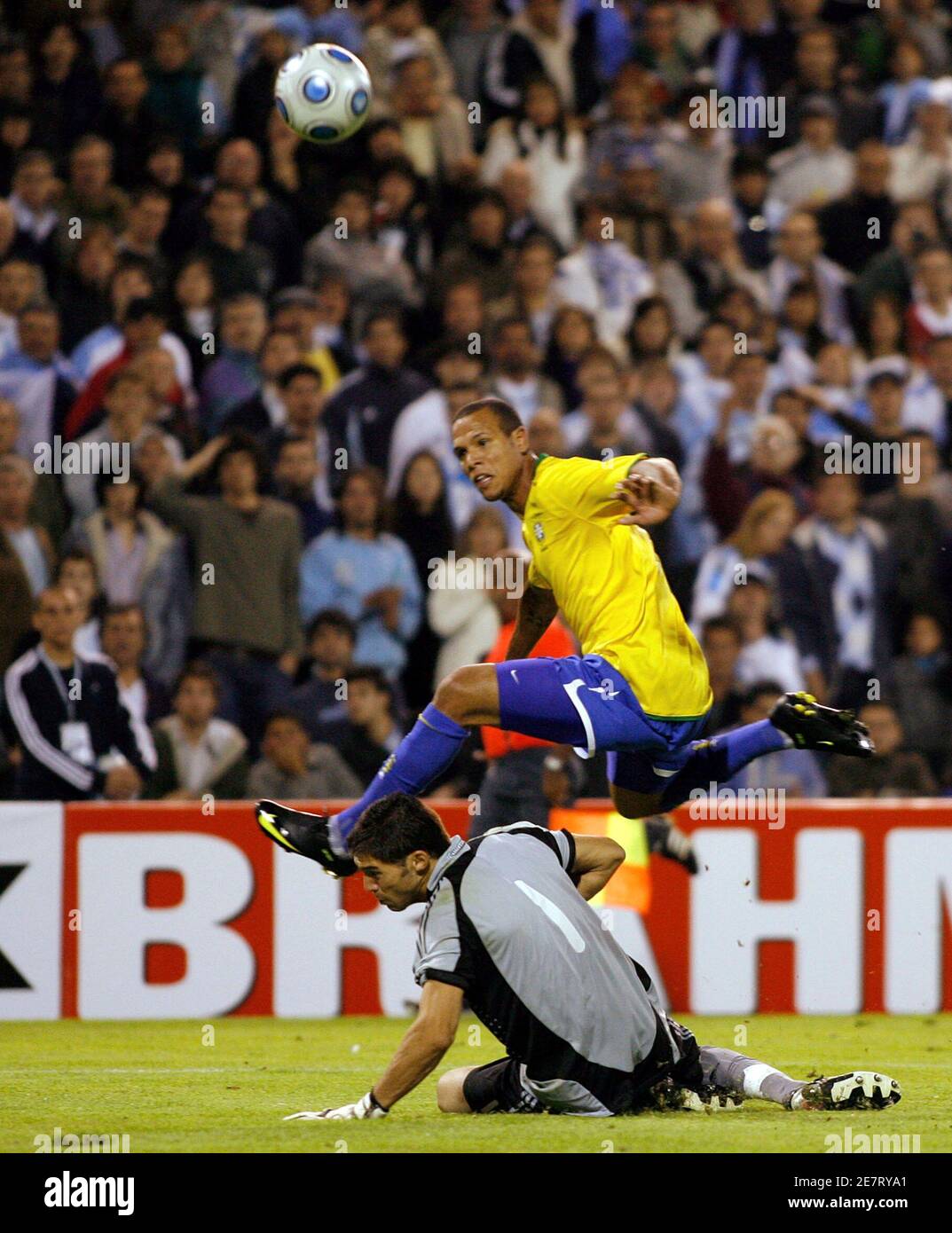 Brazil S Luis Fabiano Top Scores The Team S Third Goal Past Argentina S Goalkeeper Mariano Andujar In Their World Cup 10 Qualifying Soccer Match In Rosario September 5 09 Reuters Santiago Pandolfi Argentina Sport Soccer Brazil S Luis Fabiano Top Scores The Team S Third Goal Past Argentina S Goalkeeper Mariano Andujar In Their World Cup 10 Qualifying Soccer Match In Rosario September 5 09 Reuters Santiago Pandolfi Argentina Sport Soccer