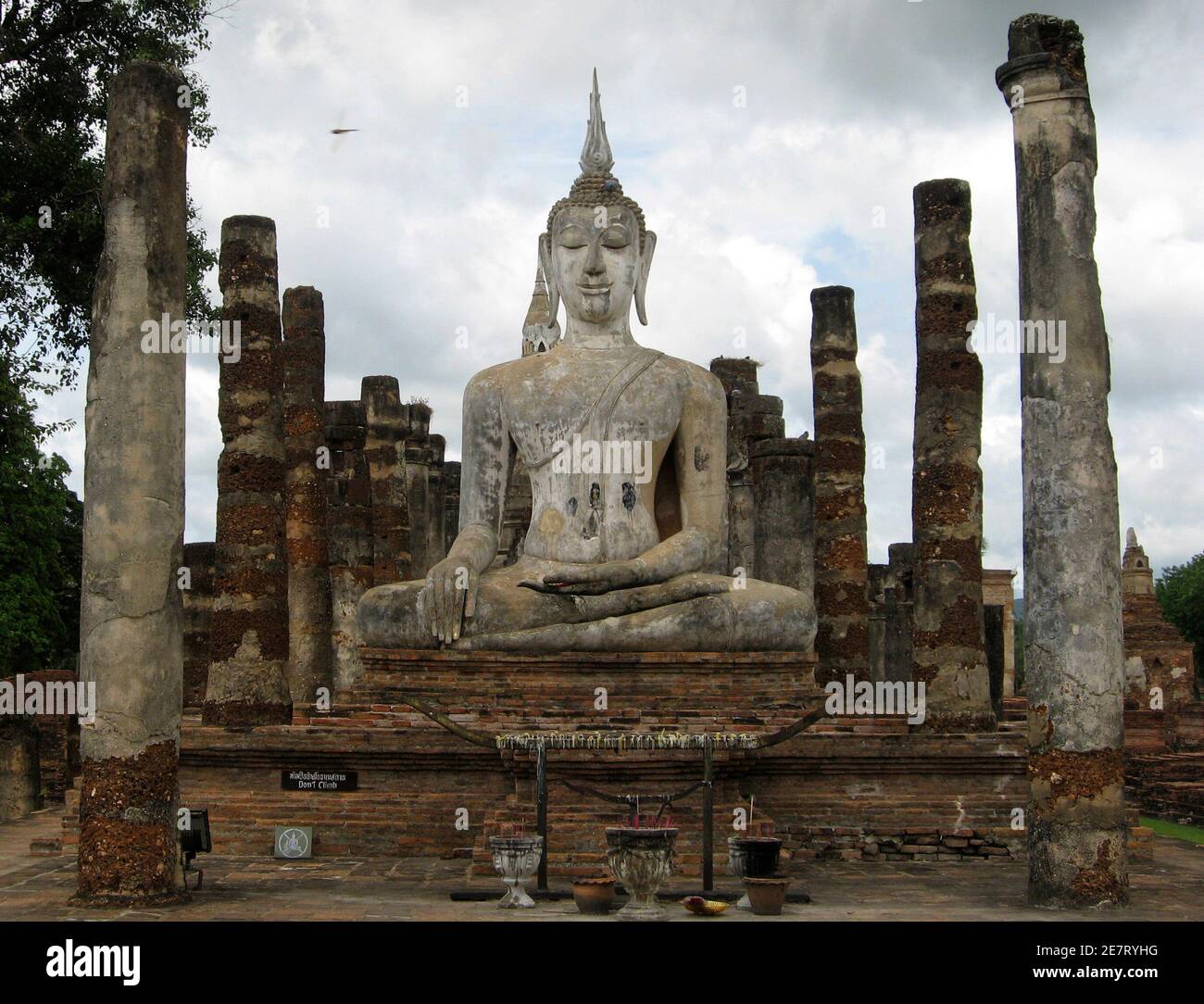 A general view of a Buddha statue is seen at the Sukhothai historical park in Sukhothai September 17, 2009. Picture taken September 17, 2009. To match Travel Postcard-48 Hours in Phitsanulok, Thailand. REUTERS/Ajay Kamalakaran (THAILAND SOCIETY TRAVEL) Stock Photo