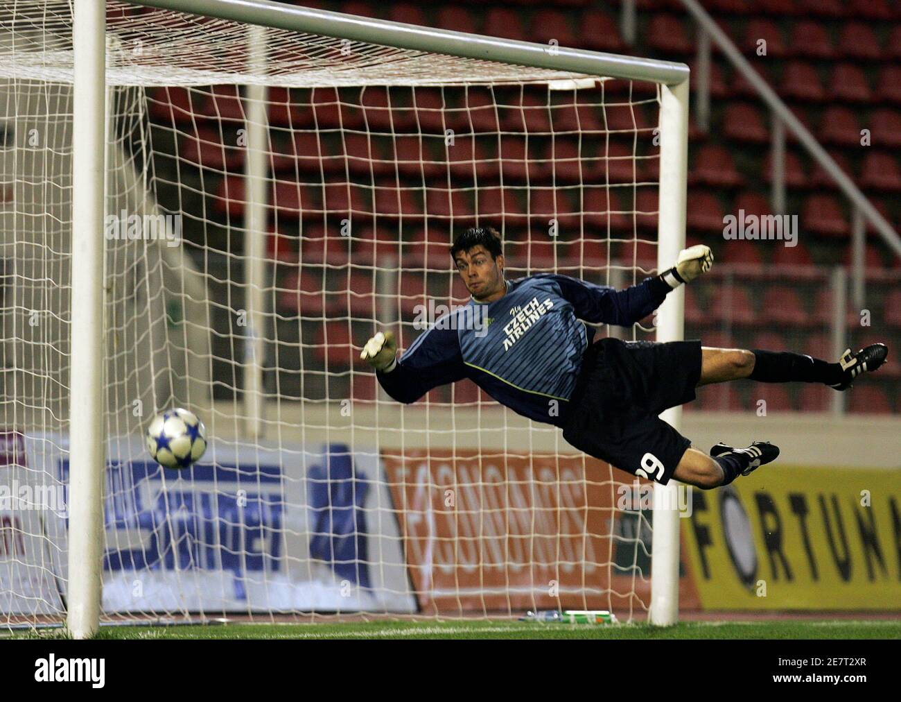 Slavia Prague Goalkeeper High Resolution Stock Photography And Images Alamy