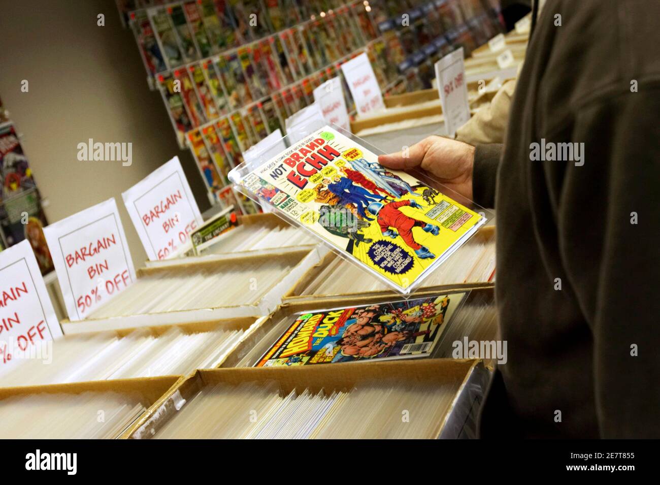 A man shops for comic books at the Penn Plaza Pavilion in New York November 17, 2007. The hotel and adjacent Penn Plaza Pavilion are hosting a three day Big Apple Comic Book, Art, Toy & Sci-Fi Expo, billed as the oldest and longest running Comic, Art and Toy, Sci-Fi show of its kind in New York. REUTERS/Jacob Silberberg (UNITED STATES) Stock Photo