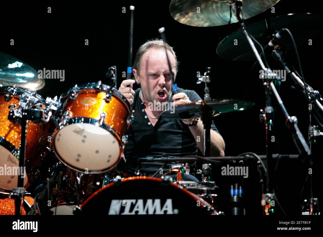 Metallica drummer Lars Ulrich performs in Phoenix, Arizona October 21, 2008. Minutes before his band hits the stage to play the first show of a world tour to promote its first album in five years, Ulrich has more important things on his mind. The rock band's co-founder and creative force is rushing backstage to meet some three dozen members of the band's fan club for a traditional "meet and greet," and he also manages to find time for a busy schedule of media interviews. Picture taken October 21, 2008. REUTERS/Gelu Sulugiuc (UNITED STATES) Stock Photo
