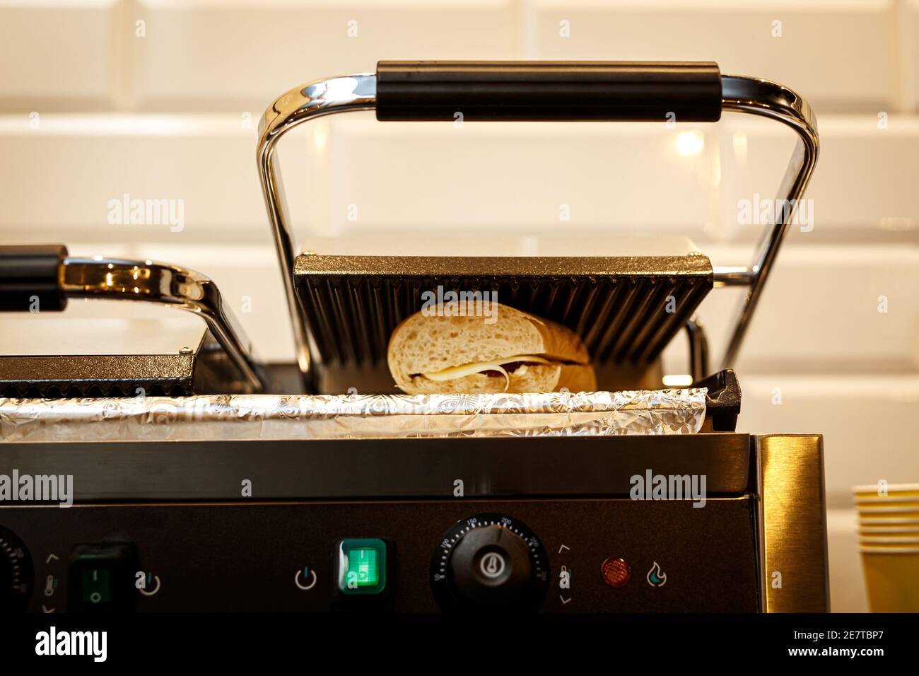 https://c8.alamy.com/comp/2E7TBP7/sandwich-toaster-with-toast-and-ingredients-2E7TBP7.jpg