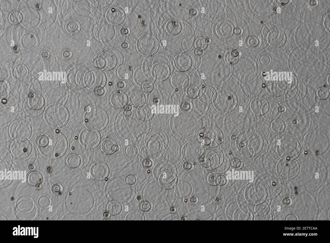 Santiago, Metropolitana, Chile. 30th Jan, 2021. The heavy rains have affected Santiago, in the middle of summer, in a rare meteorological phenomenon. This in days of total quarantine due to the coronavirus pandemic. Credit: Matias Basualdo/ZUMA Wire/Alamy Live News Stock Photo
