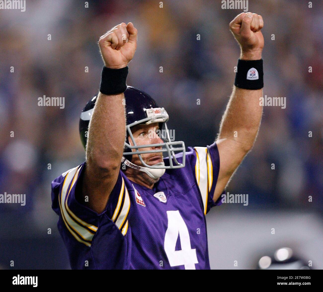 Minnesota Vikings quarterback Brett Favre (4) celebrates his touch down  during the first half of their NFL football game against the Green Bay  Packers in Minneapolis, Minnesota, October 5, 2009. REUTERS/Jeff Haynes (