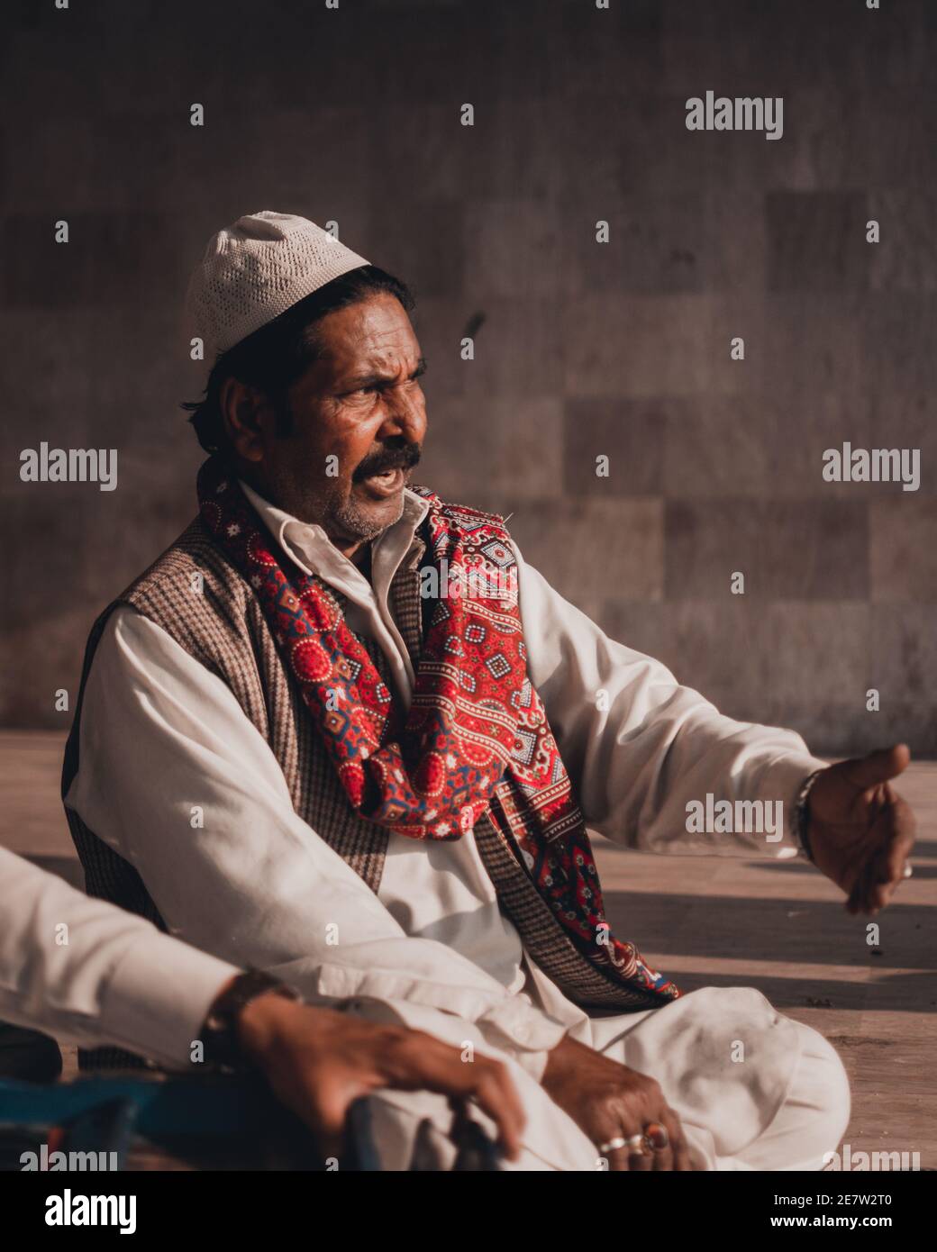 Pakistani folk musicians performing live qawali at Baba Bulleh Shah shrine Kasur, Punjab Stock Photo