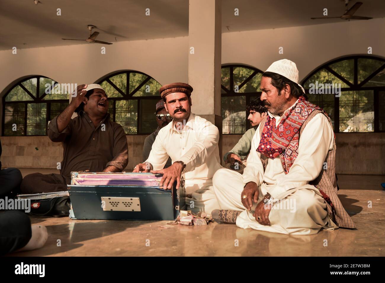 Pakistani folk musicians performing live qawali at Baba Bulleh Shah shrine Kasur, Punjab Stock Photo