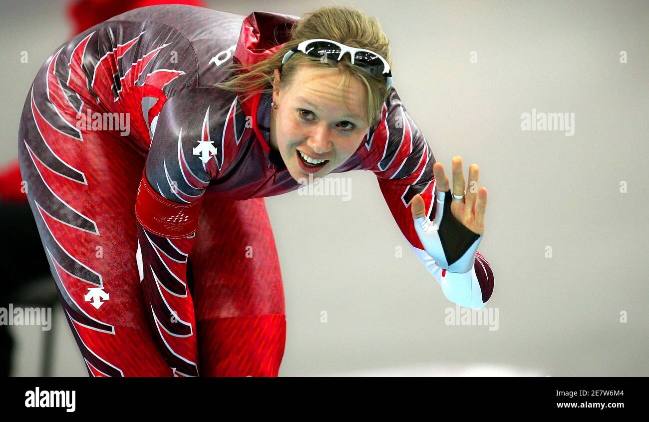 Canada's Cindy Klassen celebrates winning bronze in the women's speed skating 5000 metres race at the Torino 2006 Winter Olympic Games at Oval Lingotto in Turin, Italy, February 25, 2006. Stock Photo