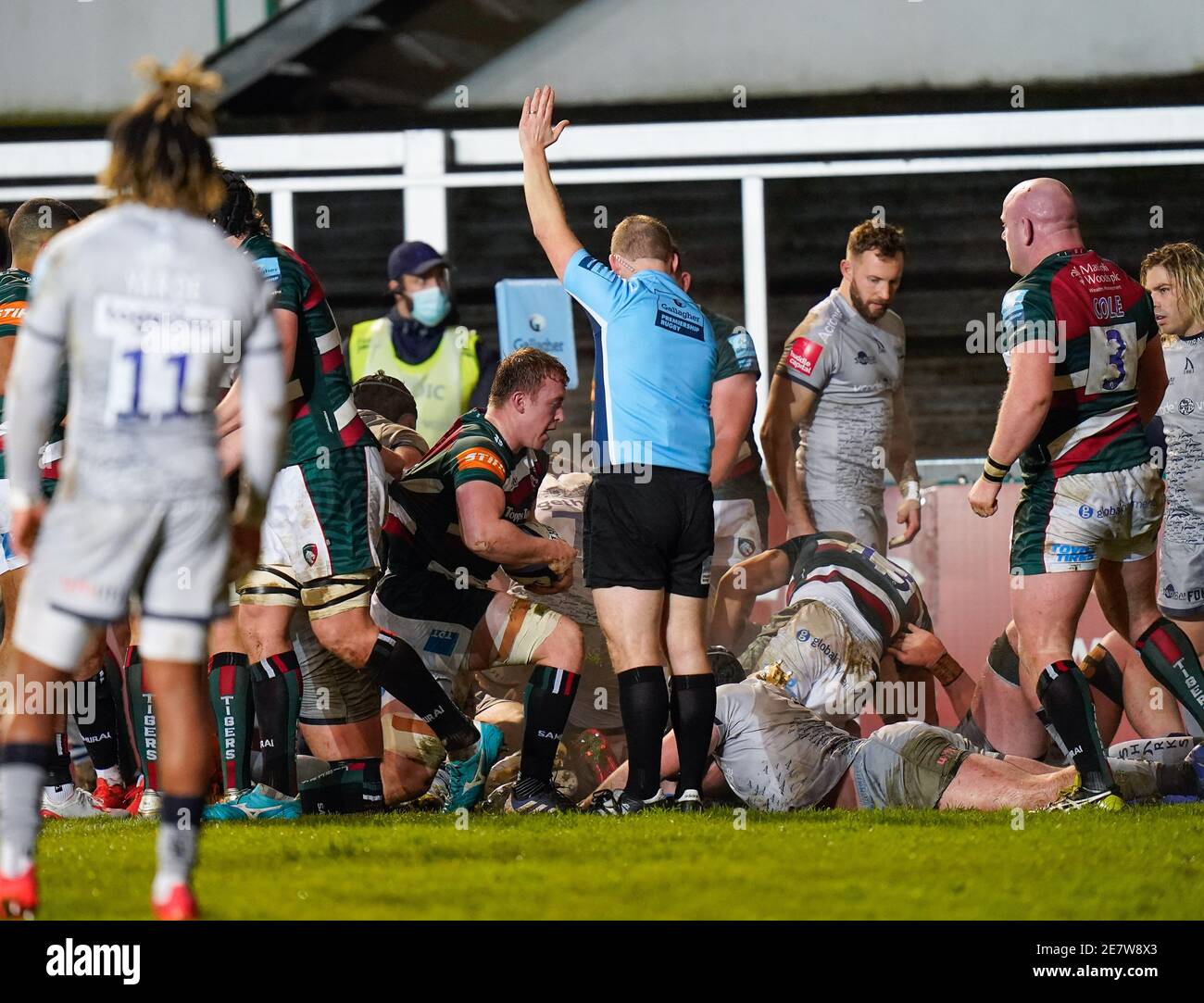 Rugby union referee signals hires stock photography and images Alamy