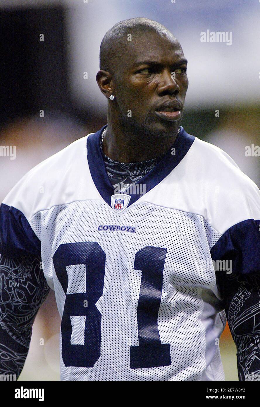 Dallas Cowboys wide receiver Terrell Owens on the opening day of the Dallas Cowboys NFL training camp in San Antonio, TX., Wednesday, July 25, 2007 REUTERS/Joe Mitchell (UNITED STATES) Stock Photo