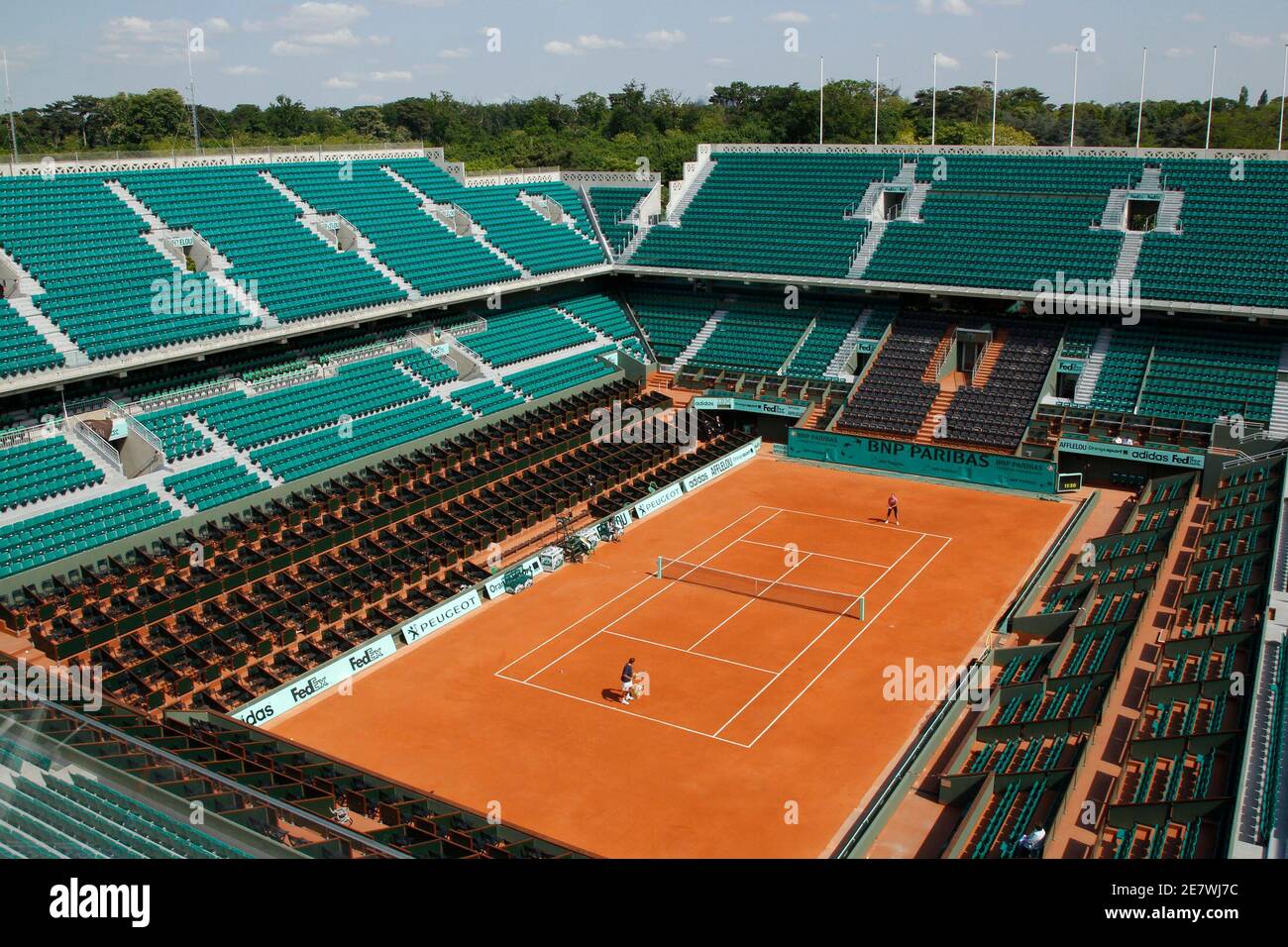 General view of the Philippe Chatrier central court before the start of the  2010 French Open tennis tournament at Roland Garros stadium in Paris May  18, 2010. The French Open will run