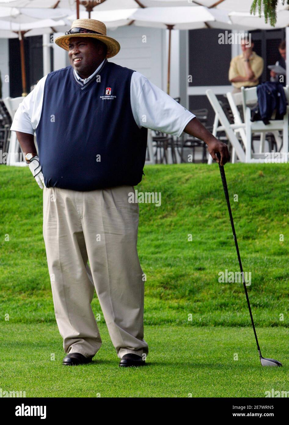 Former San Diego Padre Tony Gwynn waits to tee off during the National Baseball Hall of Fame golf tournament at the Leatherstocking golf club in Cooperstown, New York July 28, 2007. Gwynn and former Baltimore Oriole Cal Ripken Jr. will be inducted into the National Baseball Hall of Fame July 29.   REUTERS/Mike Segar (UNITED STATES) Stock Photo