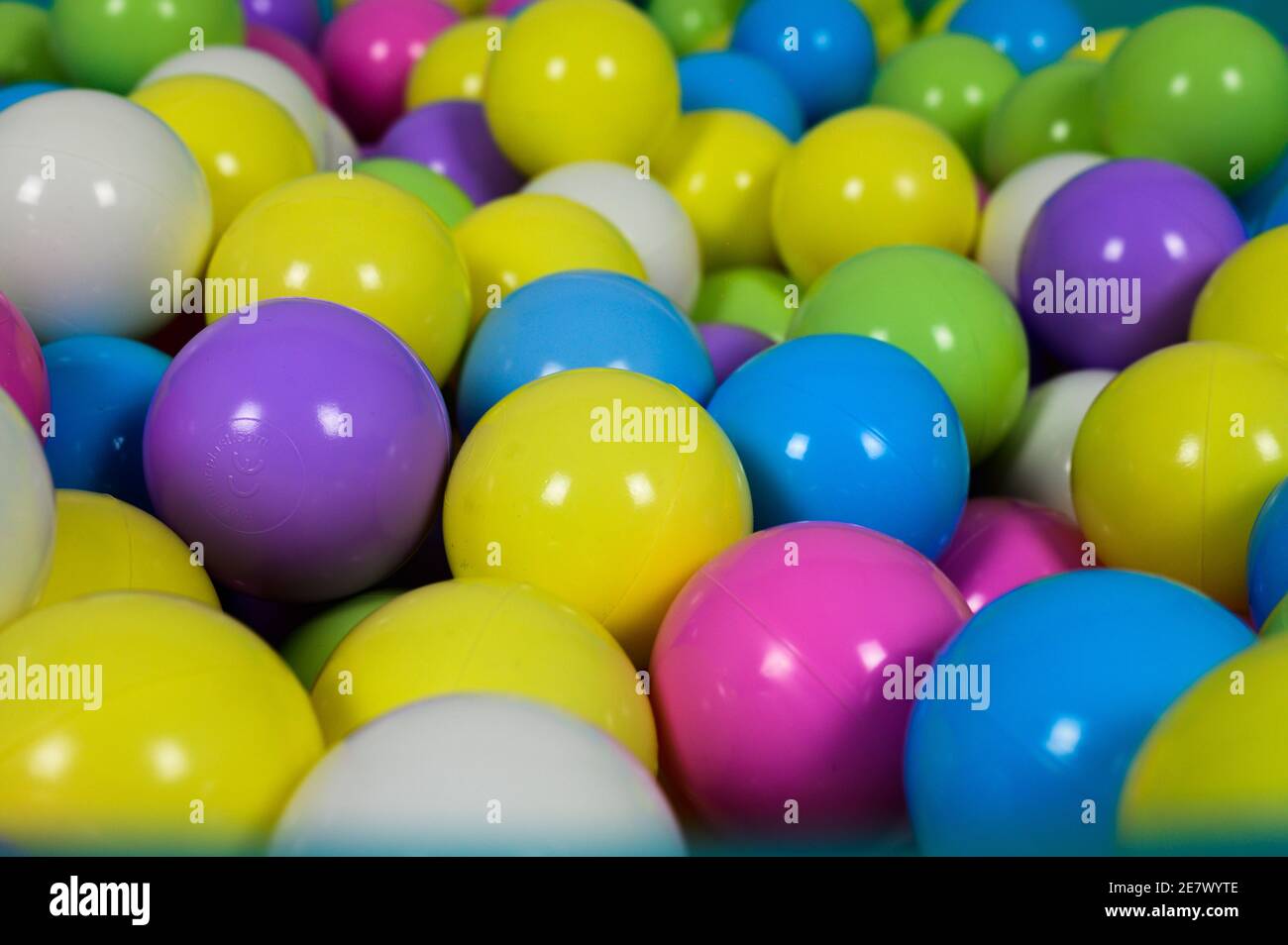 Dry pool balls hi-res stock photography and images - Alamy